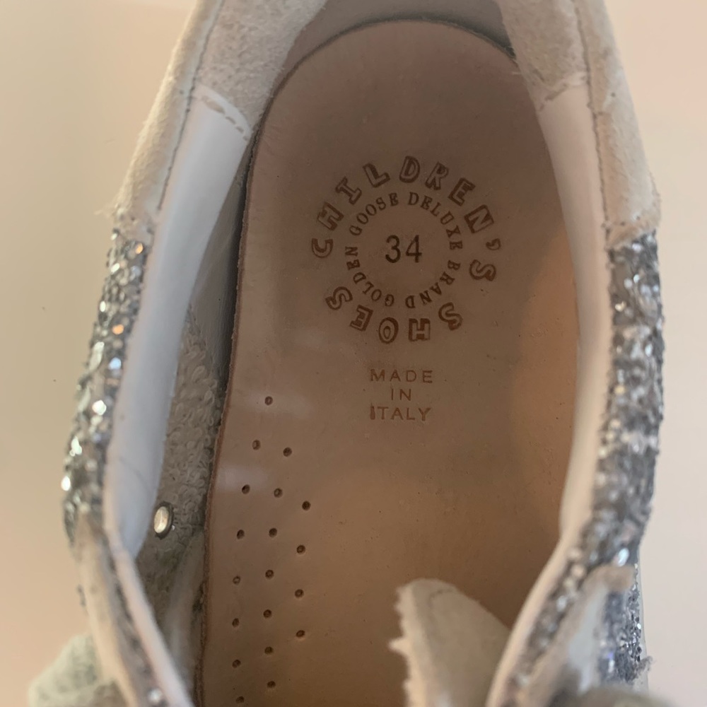 Golden gooses! comes with the box to!